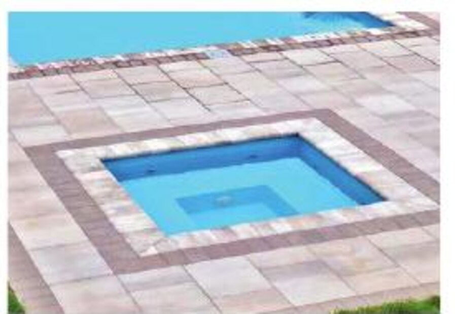 The square Oracle Spa by Aviva Pools